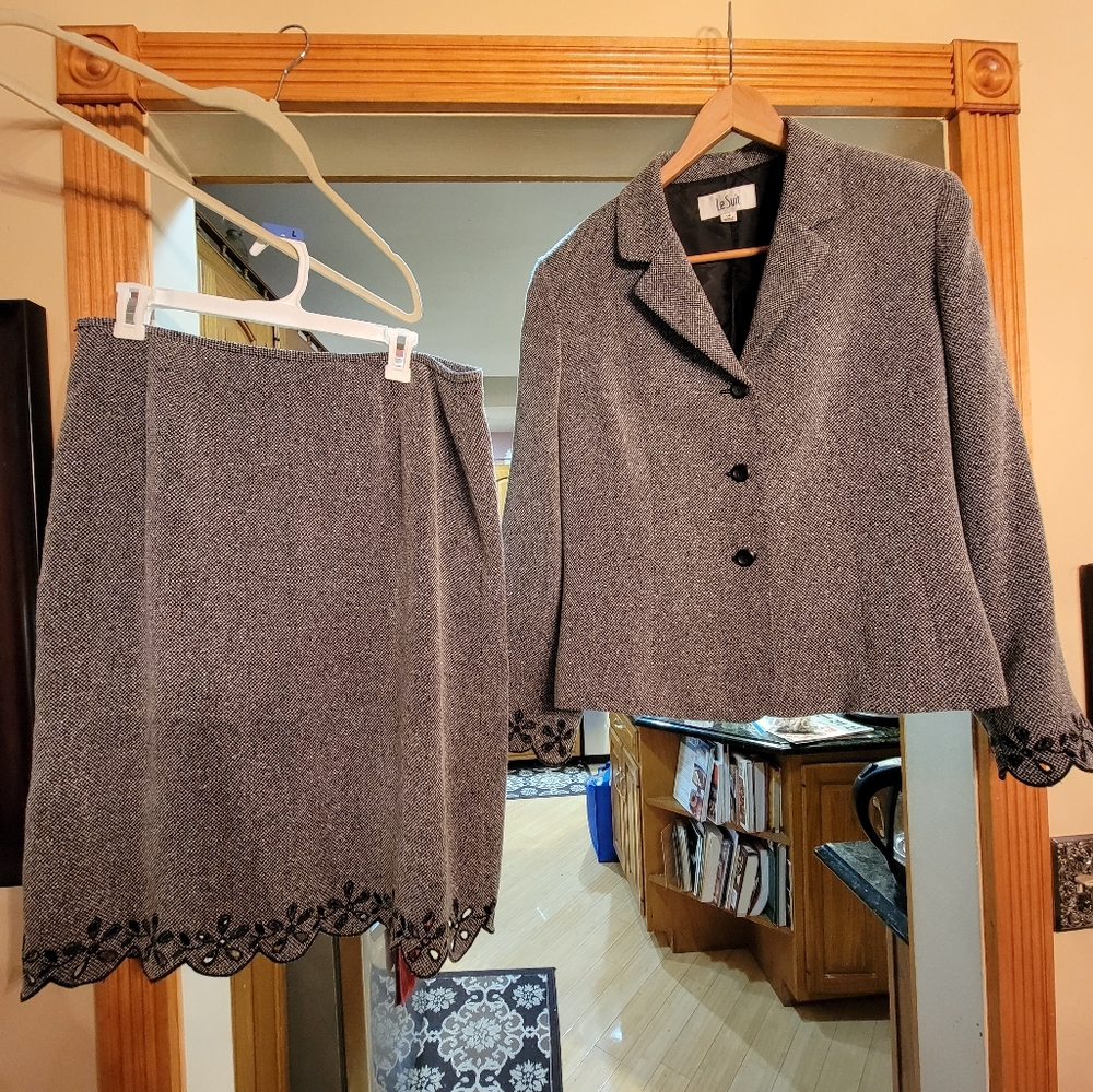 Le Suit grey embroidered suit